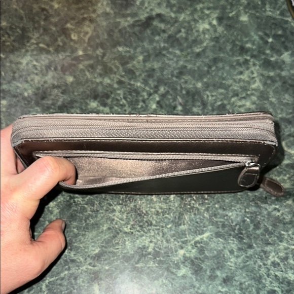 Etienne Aigner DELTA style 2421X Metallic Brown Zip Around Wallet - Picture 4 of 16